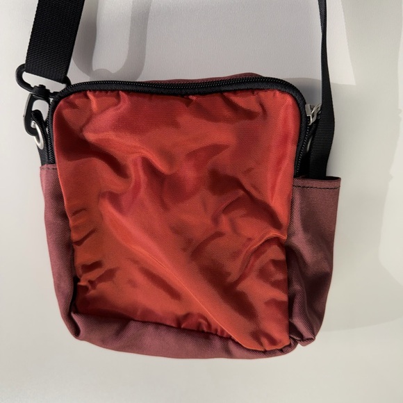 Columbia one size Rust Red Messenger Crossbody hiking zipper Bag 8” - Picture 2 of 5